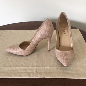 GUESS Tan and white pattern heels